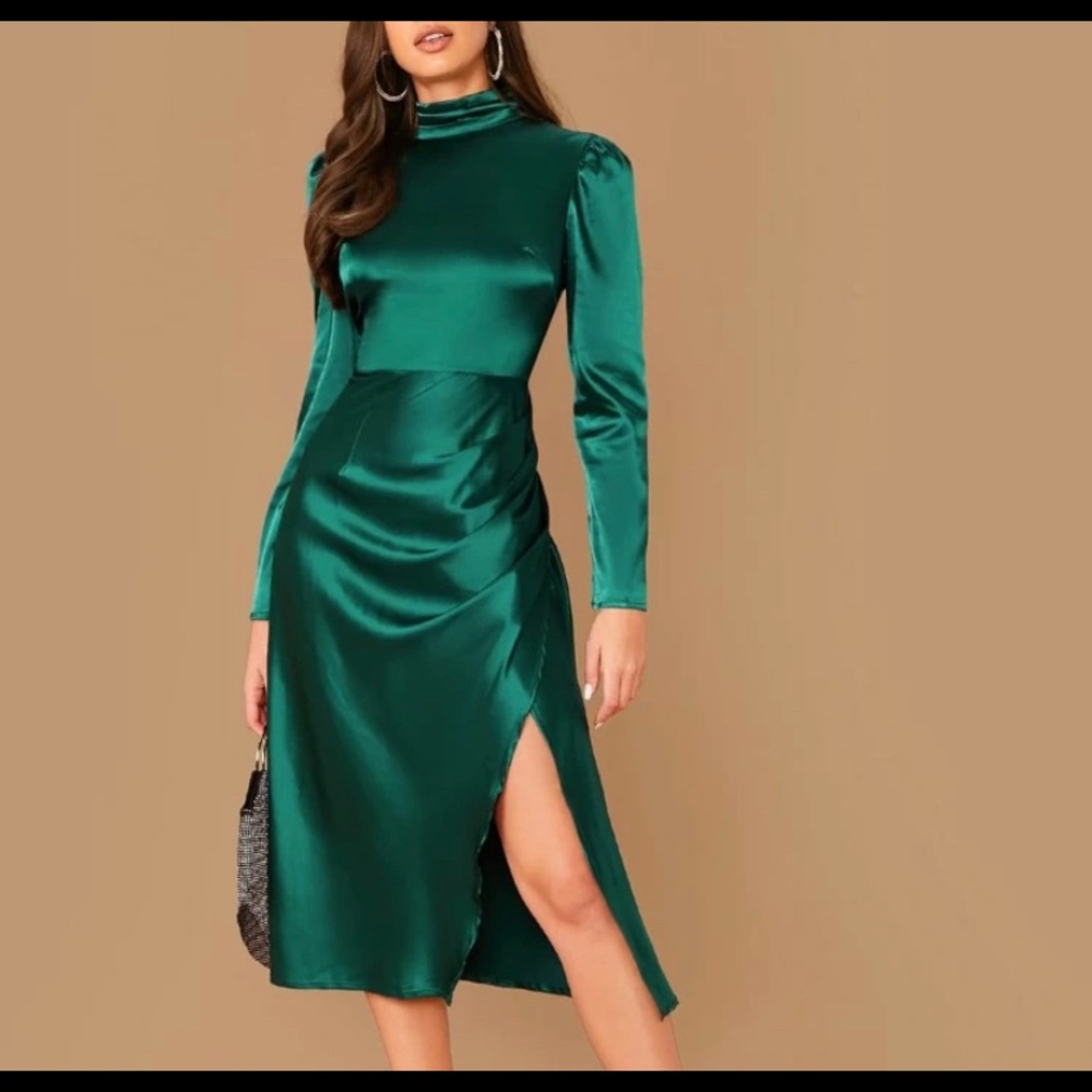 Green elegant Satin midi dress